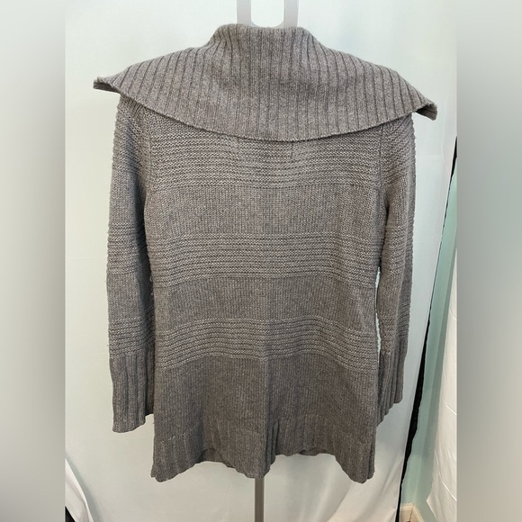 American Eagle Gray‎ cardigan Sweater size medium - Picture 6 of 7